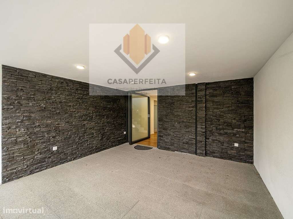 Luxuosa Moradia T4 a 150 metros da Praia - Madalena-5