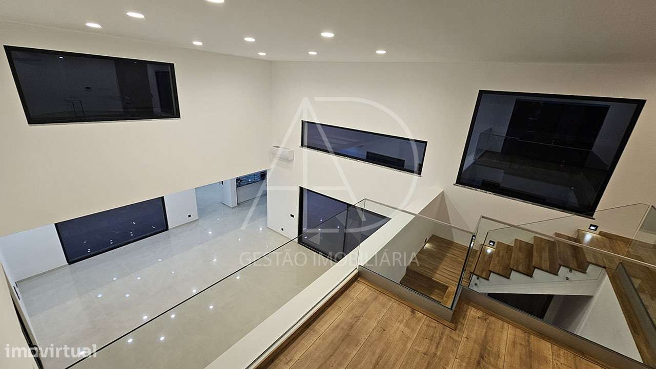 Moradia, 367 m², Corroios-18