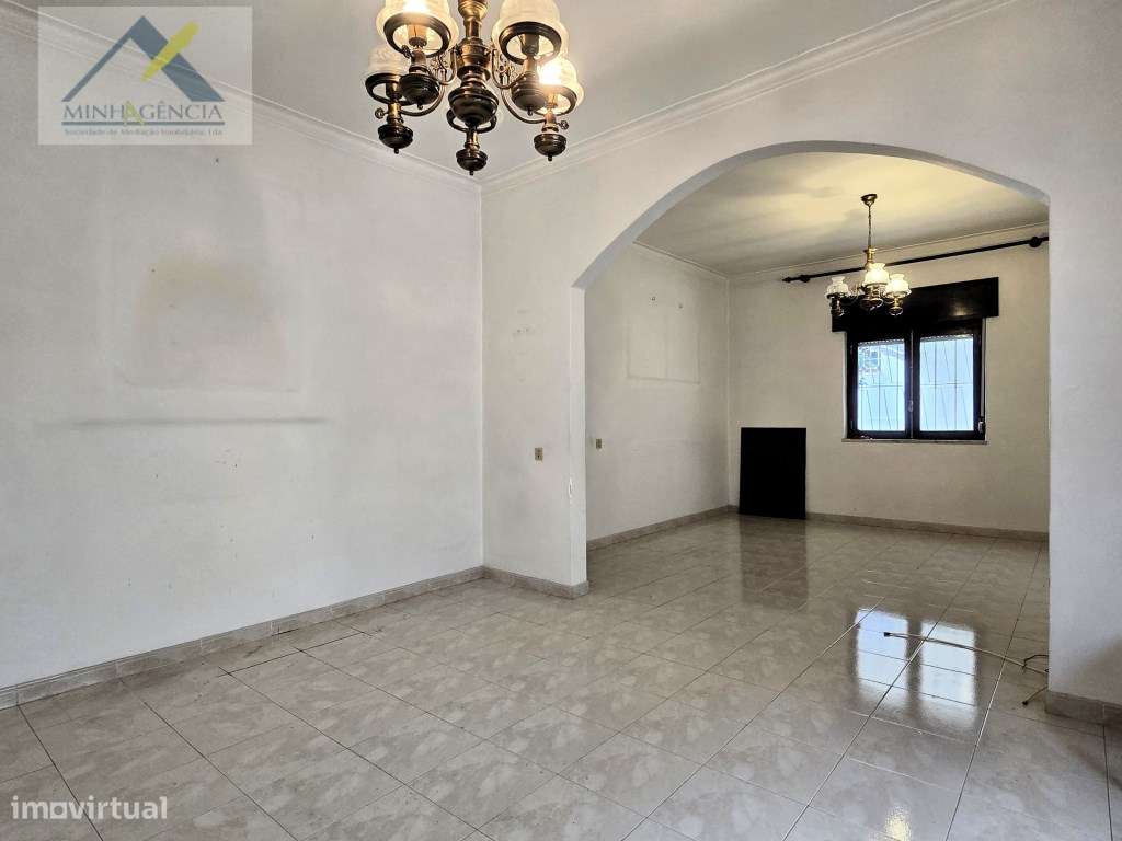 Moradia isolada com garagem na Quinta do Conde-24