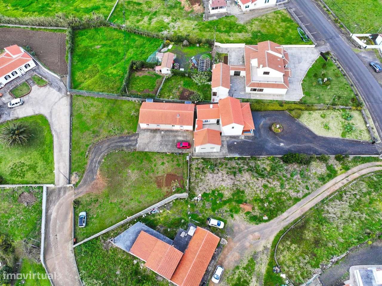 Moradia T3 + 2 Apartamentos T1+1-18