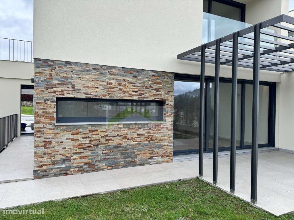 Moradias Luxuosas Novas T3 em Palmeira - Braga, com Jardim e Suítes-28