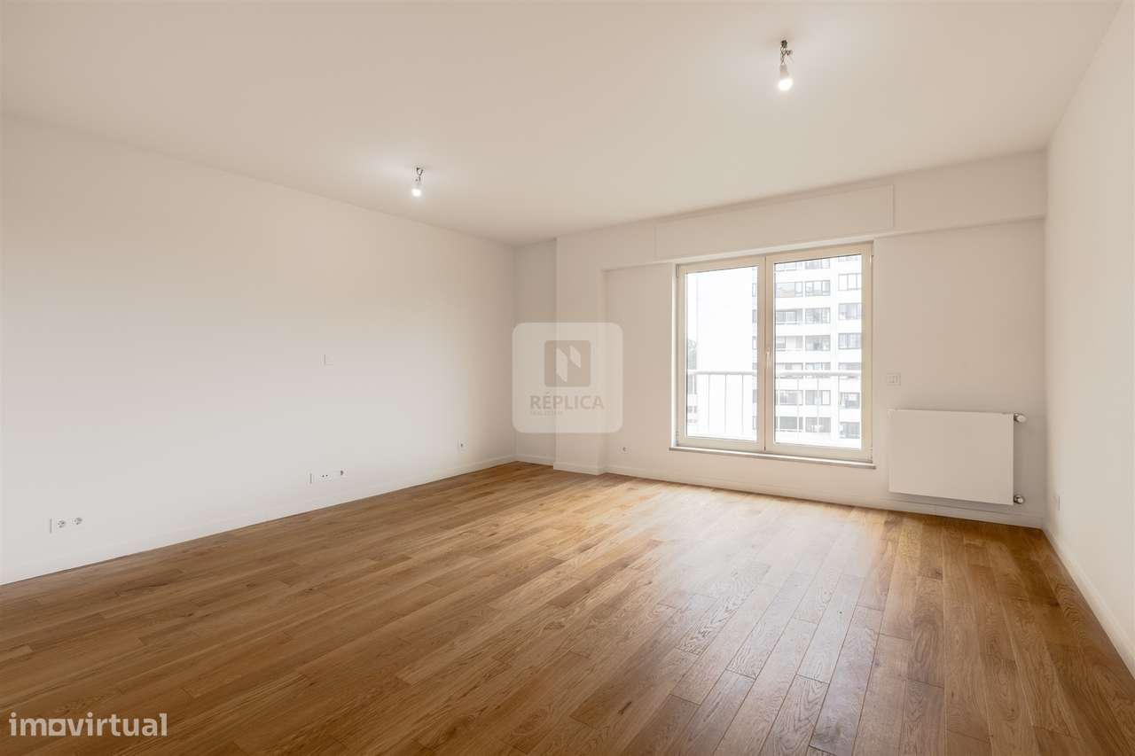 Apartamento T3 Remodelado em Condomínio Fechado no Campo Alegre - Grande imagem: 2/36