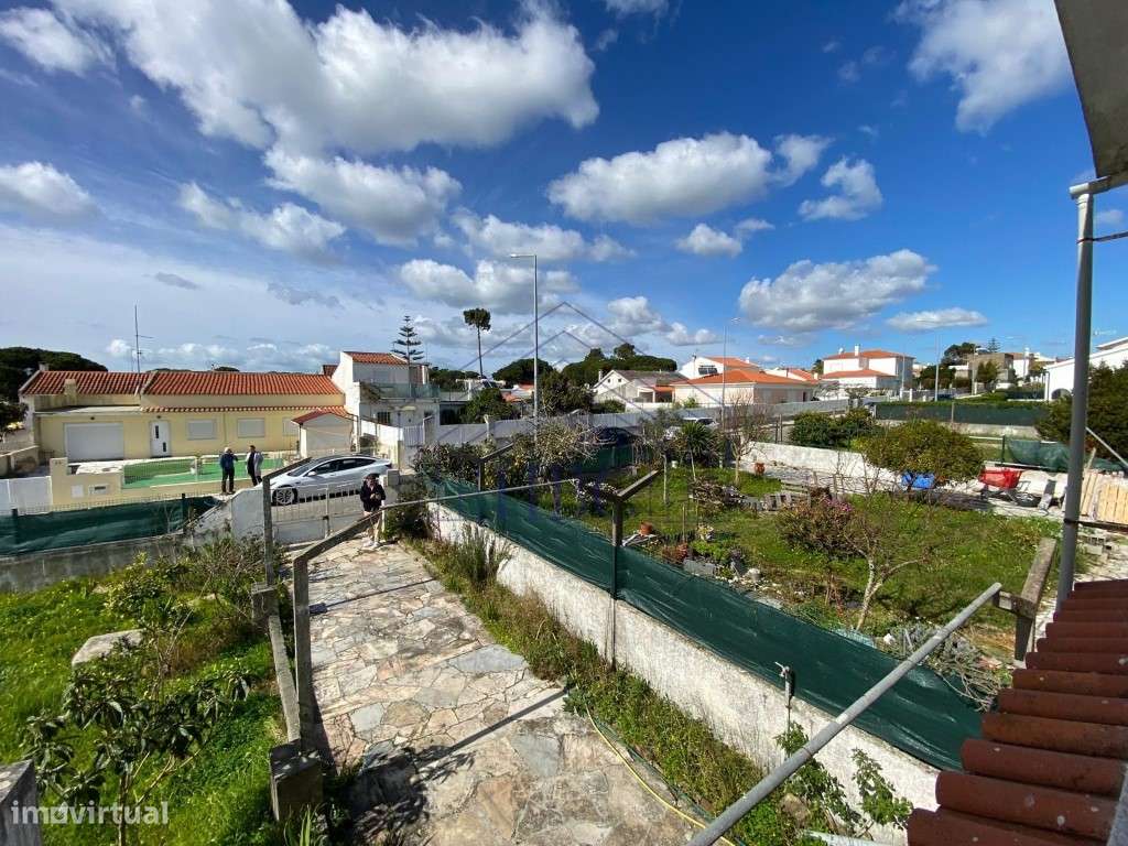 Moradia T3+1 com Grande Potencial na Lagoa de Albufeira - Sesimbra-44