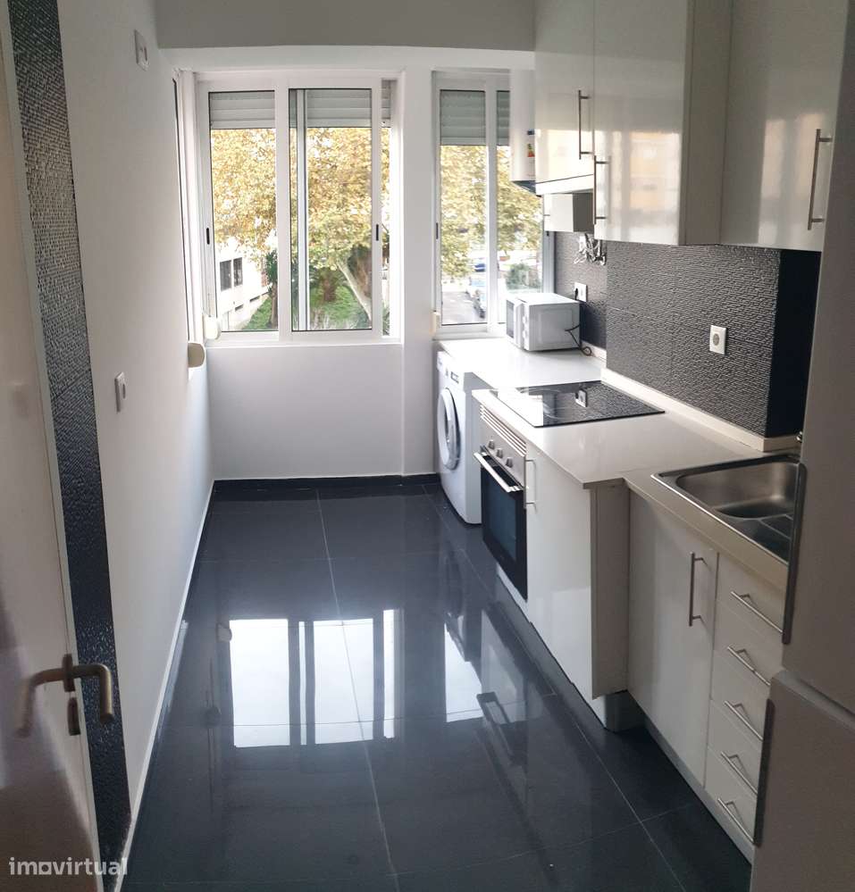 Lindo T2 na Claudio Nunes - Benfica. Coz bem equip.  C. Novo - Grande imagem: 4/18