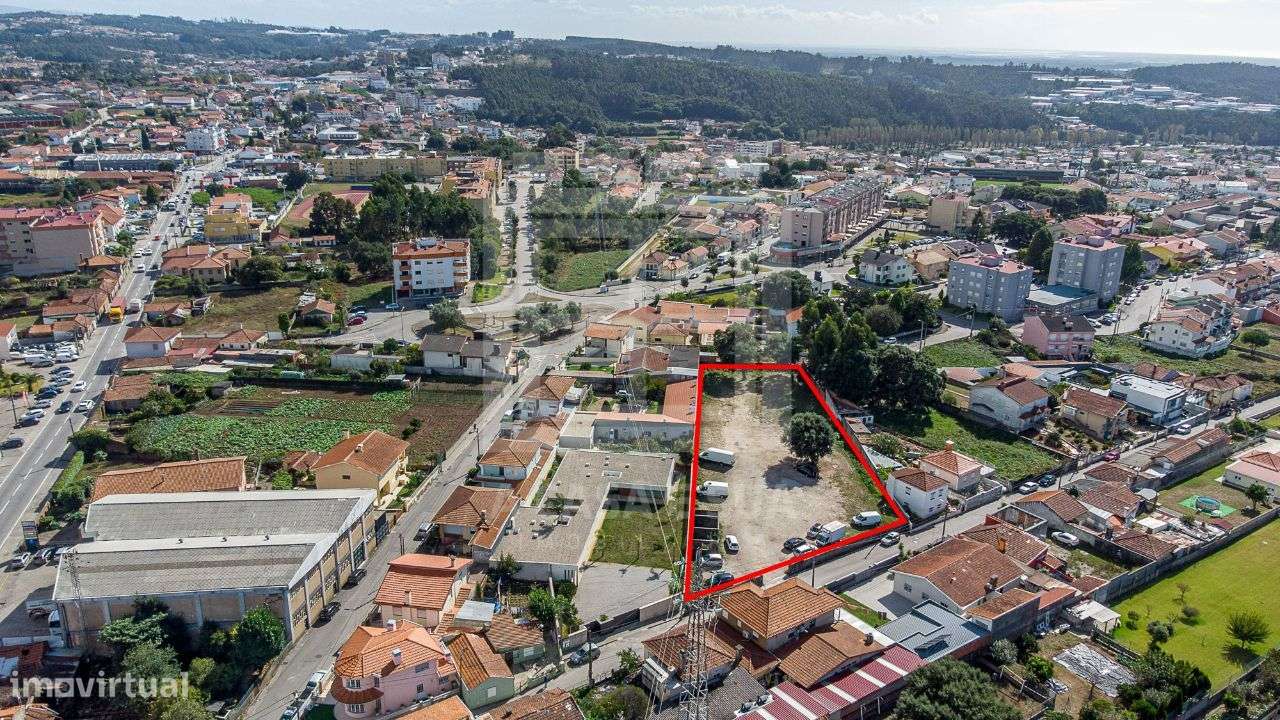 Terreno com 3.000 m2 no centro de Lourosa, S. M. Feira - Grande imagem: 4/15