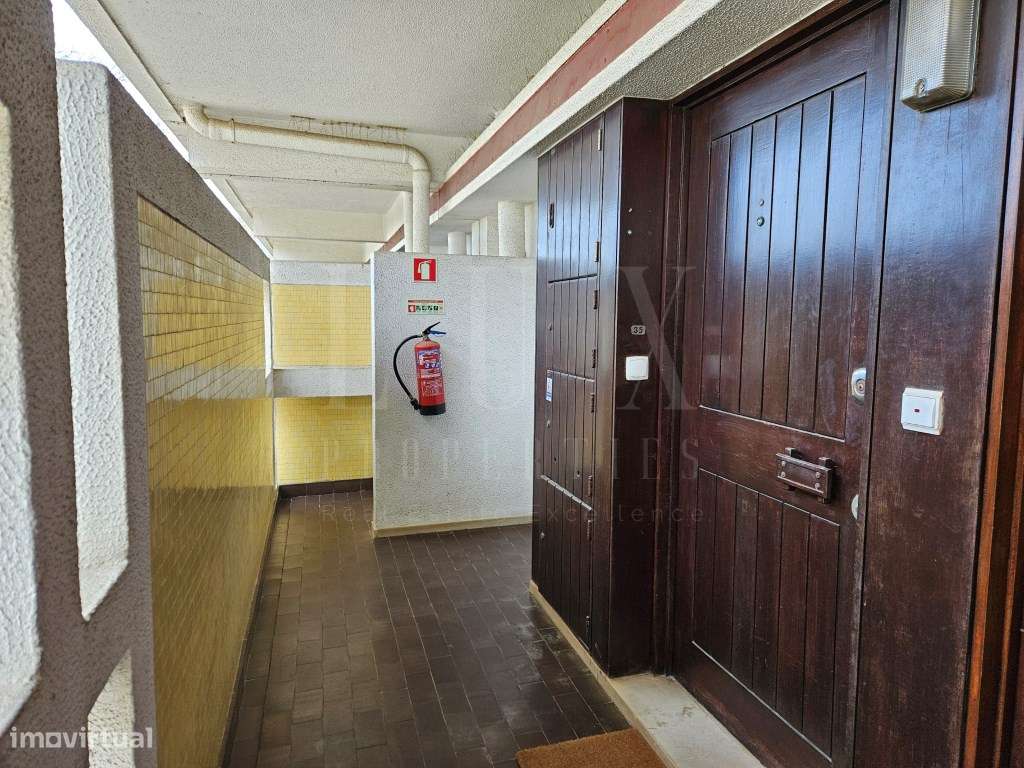 APARTAMENTO T1 EM CARCAVELOS COM VISTA MAR 1ª LINHA A 200m DA PRAIA-51