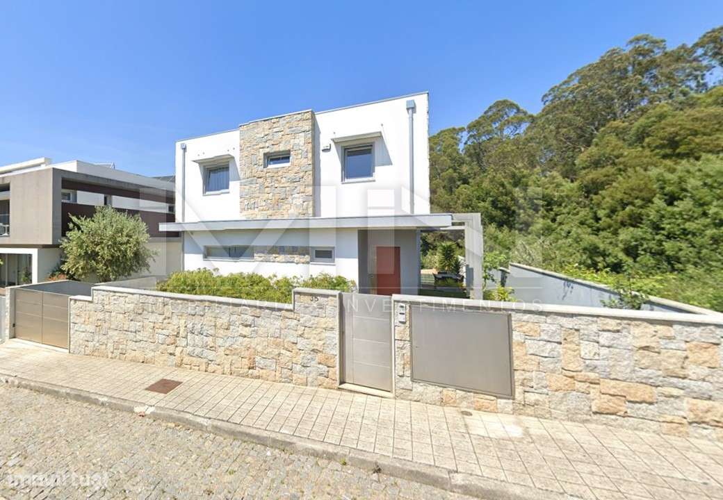 Moradia T3+1 - Exclusividade, Design e Conforto Superior-4