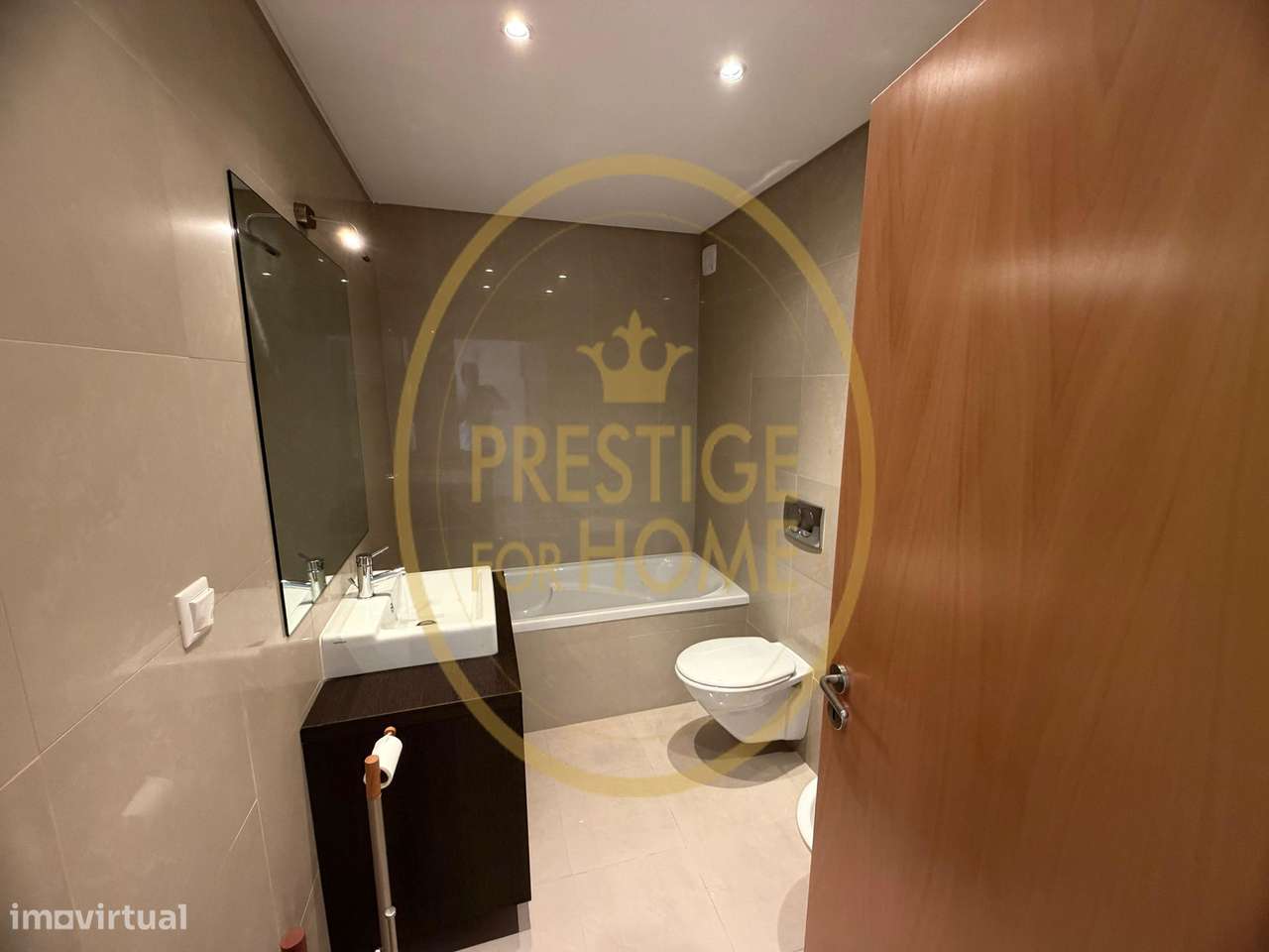 Moradia T5 com Piscina e Garagem Fechada em Condomínio Privado – Boliq-56