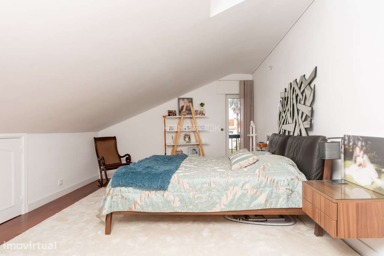 Moradia T5 renovada em condomínio fechado com piscinas, campo de ténis-45