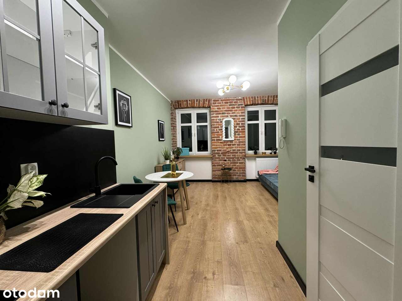 Kawalerka 18 m² w kamienicy po rewitalizacji , niski czynsz !-5