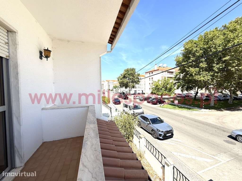 Moradia V6 com Garagem Centro da Cidade-32