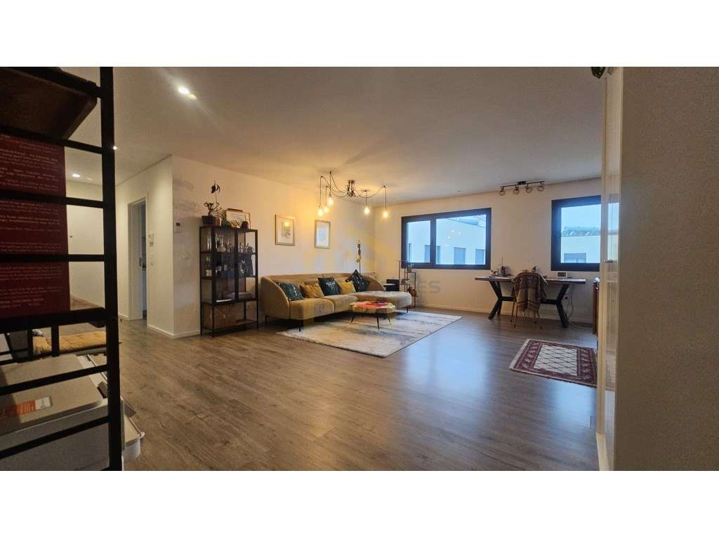 T2 semi novo com lugar de garagem em Condomínio Fechado - vila do c...-23