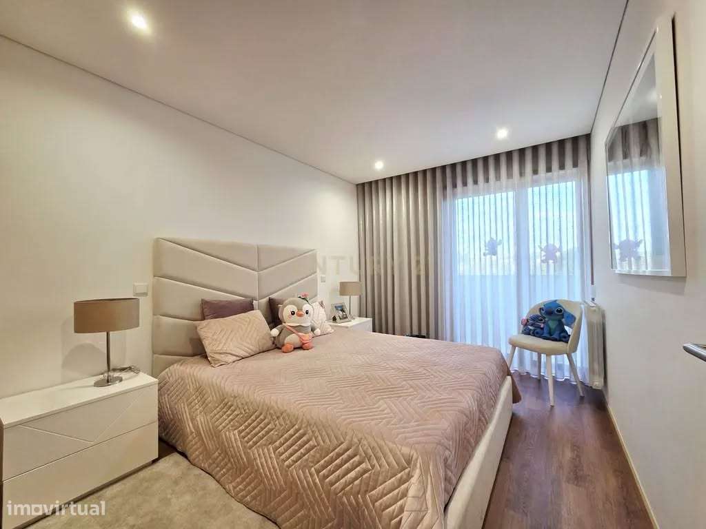 Apartamento T3 Novo com 2 casas de banho e energia A+-9