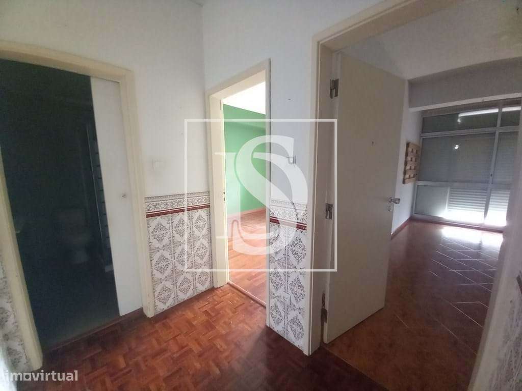 Apartamento T2 Remodelado no Coração do Montijo-14