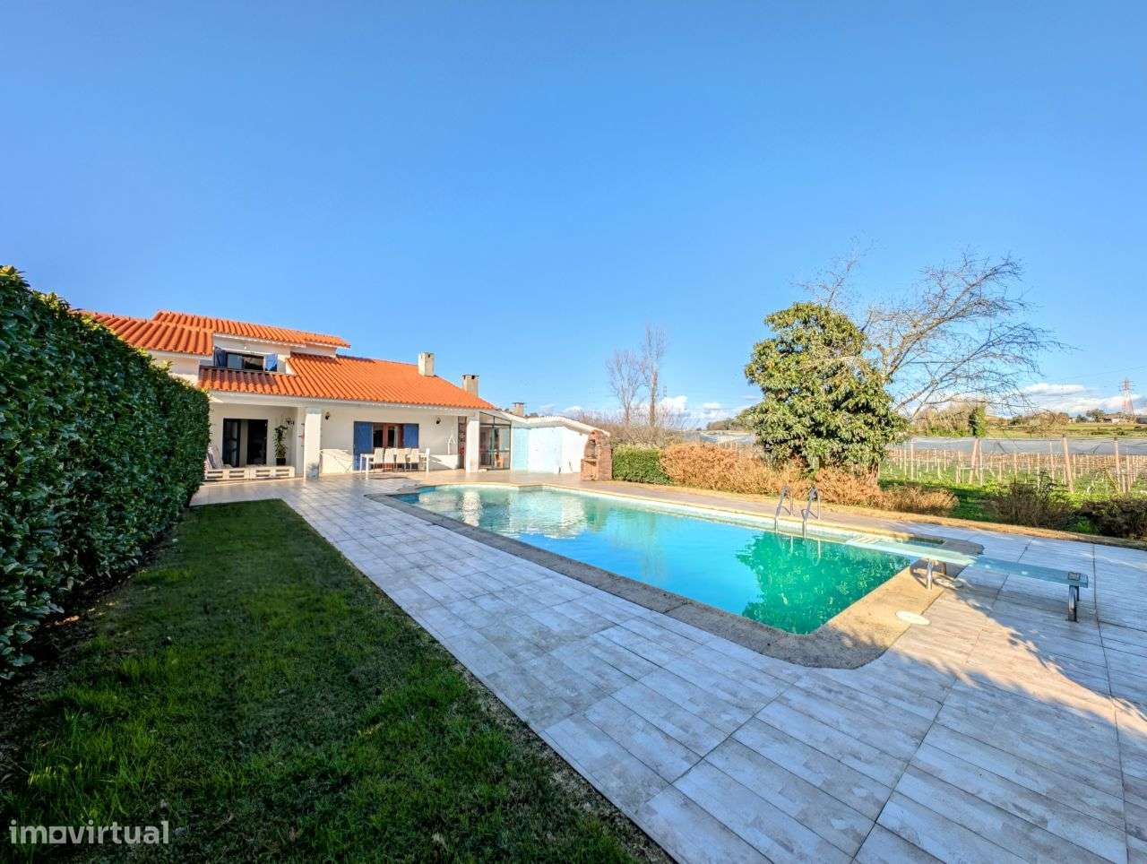 Exclusiva Moradia com Arquitetura Italiana e Terreno de 3.000m² - Grande imagem: 3/25