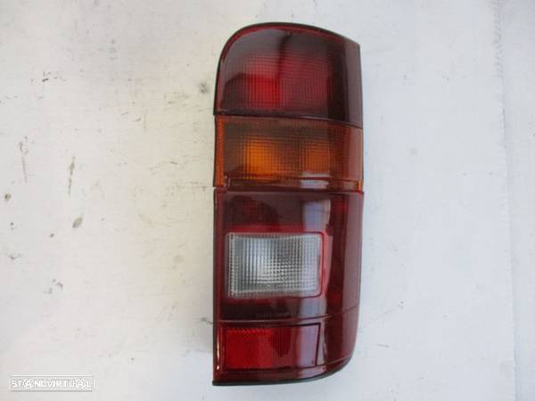 Farol Farolim Trás Toyota Hiace 1994 a 1995 (novo) - 3