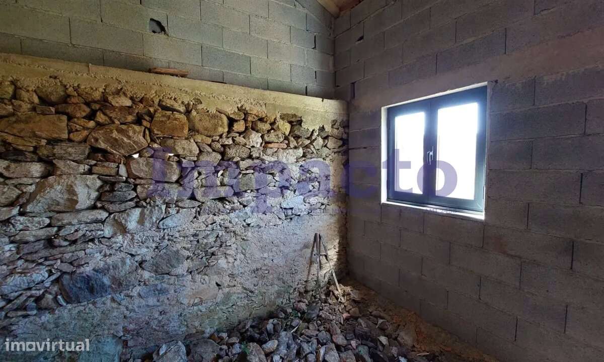 Moradias para reconstrução em Ossela, Oliveira de Azeméis - Grande imagem: 5/15