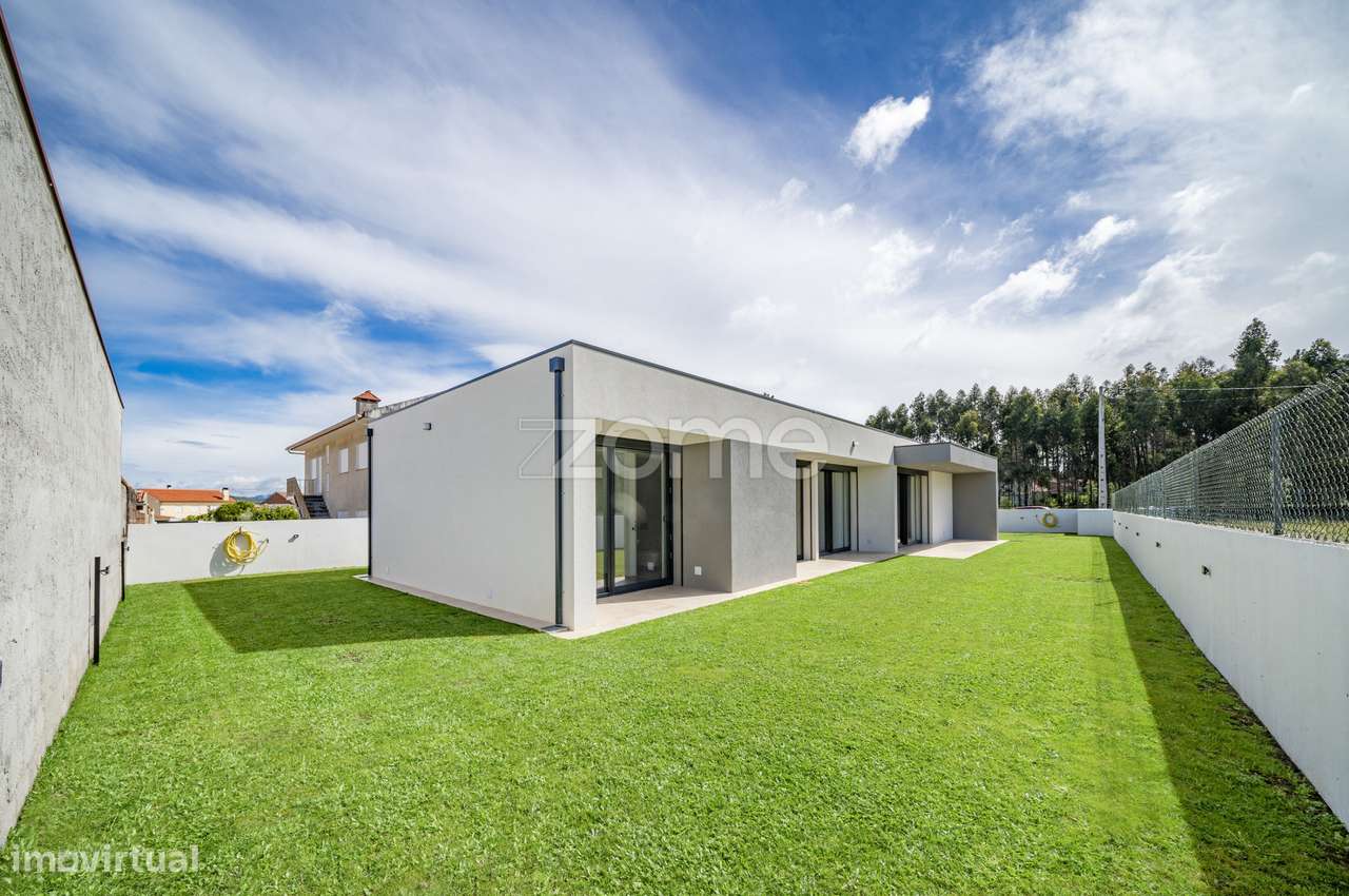 Moradia T3 Térrea em lote de 530 m2 em Chafé, Viana Castelo - Grande imagem: 1/44