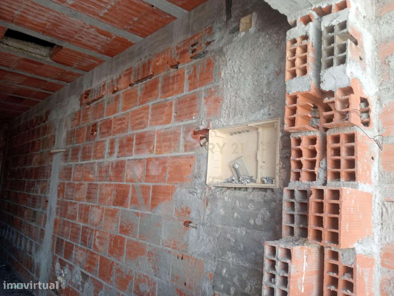 Terreno urbano  com moradia T2 +2 em  pré-construção em Bugalhos, Alca - Grande imagem: 5/17