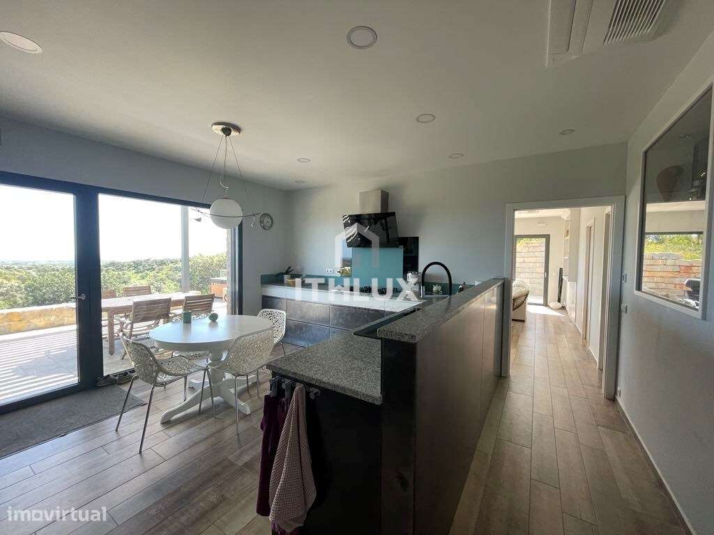 Uma propriedade privada de luxo com vistas panorâmicas para o oceano e-11