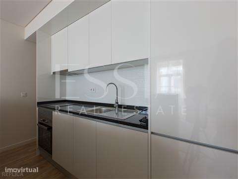 Apartamento T0 com Varanda no Centro do Porto-3