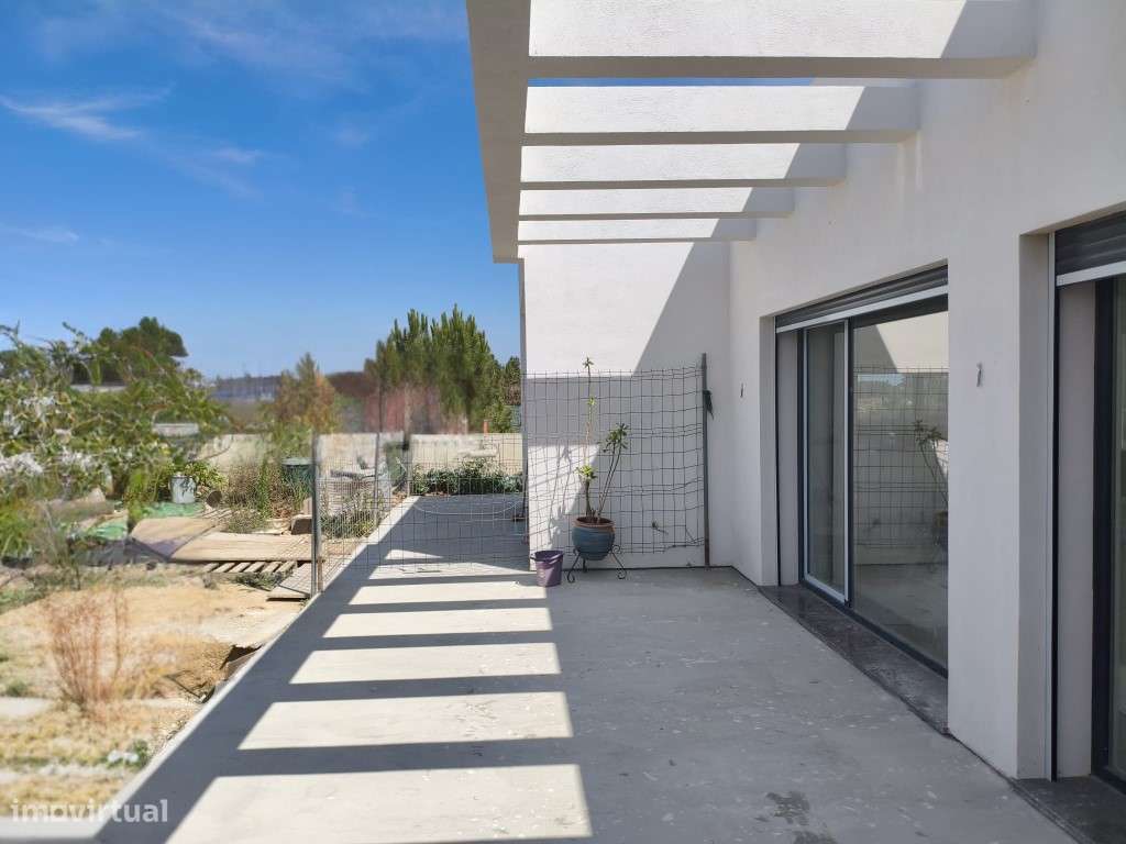 MORADIA T4 TÉRREA A ESTREAR - CASAIS DOS BRITOS - AZAMBUJA-6