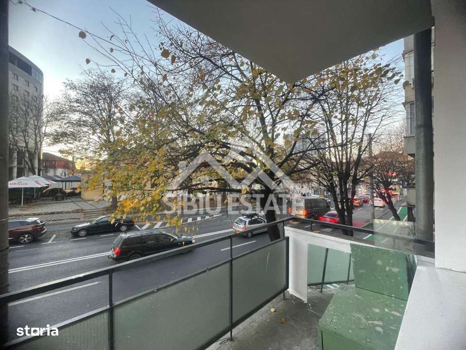 Apartament de vanzare cu 3 camere, balcon, etaj 1 -Zona Calea Dumbravi - Imagine principală: 4/15