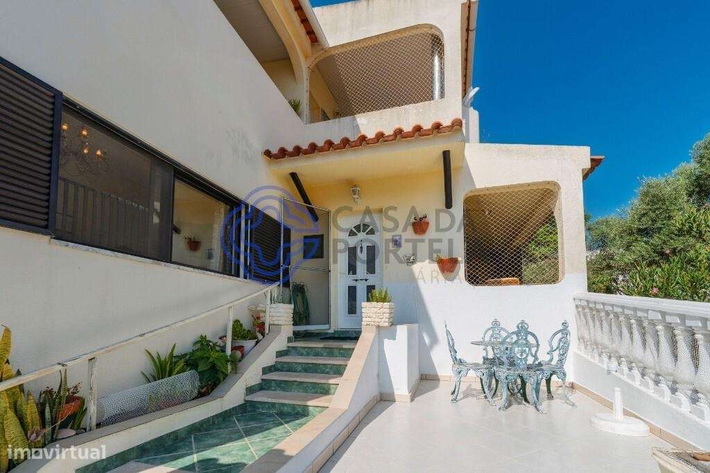 Magnífica Moradia T3 com Vista Mar e Localização Estratégica – Loulé-52