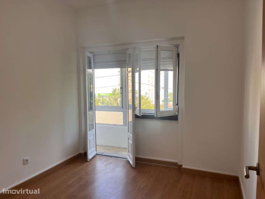 Apartamento T4, nas Mercês, Rio de Mouro-11