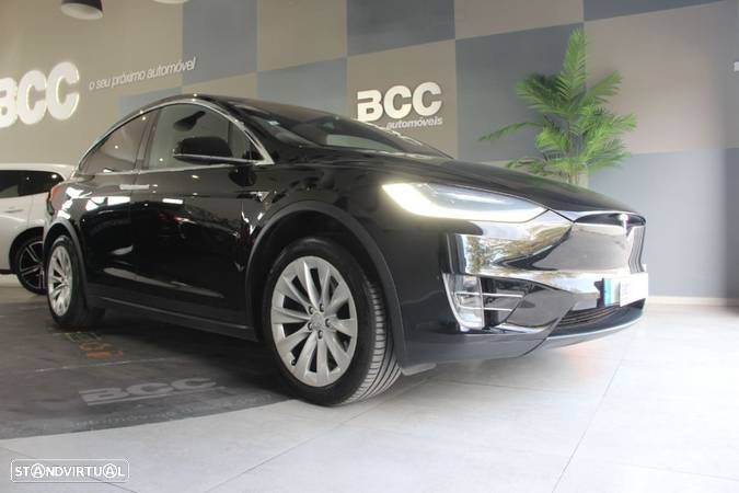 Tesla Model X 90D - 4