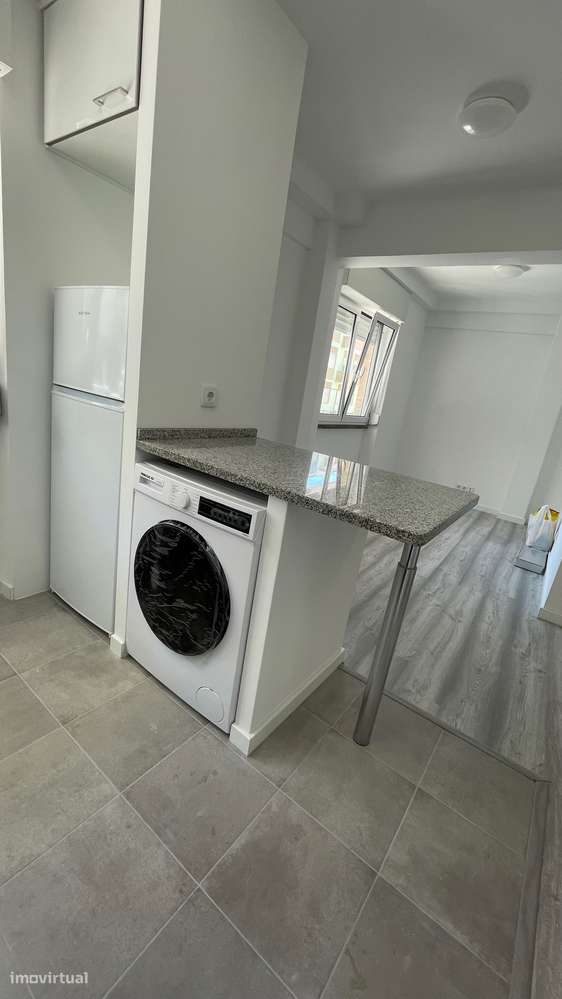 T1 completamente remodelado no centro de Algés - Grande imagem: 2/9