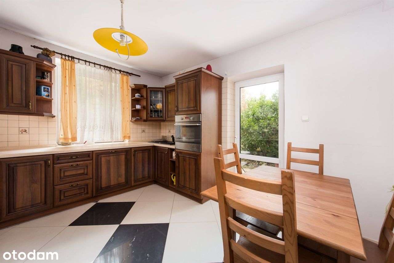 Urokliwy dom przy lesie-3