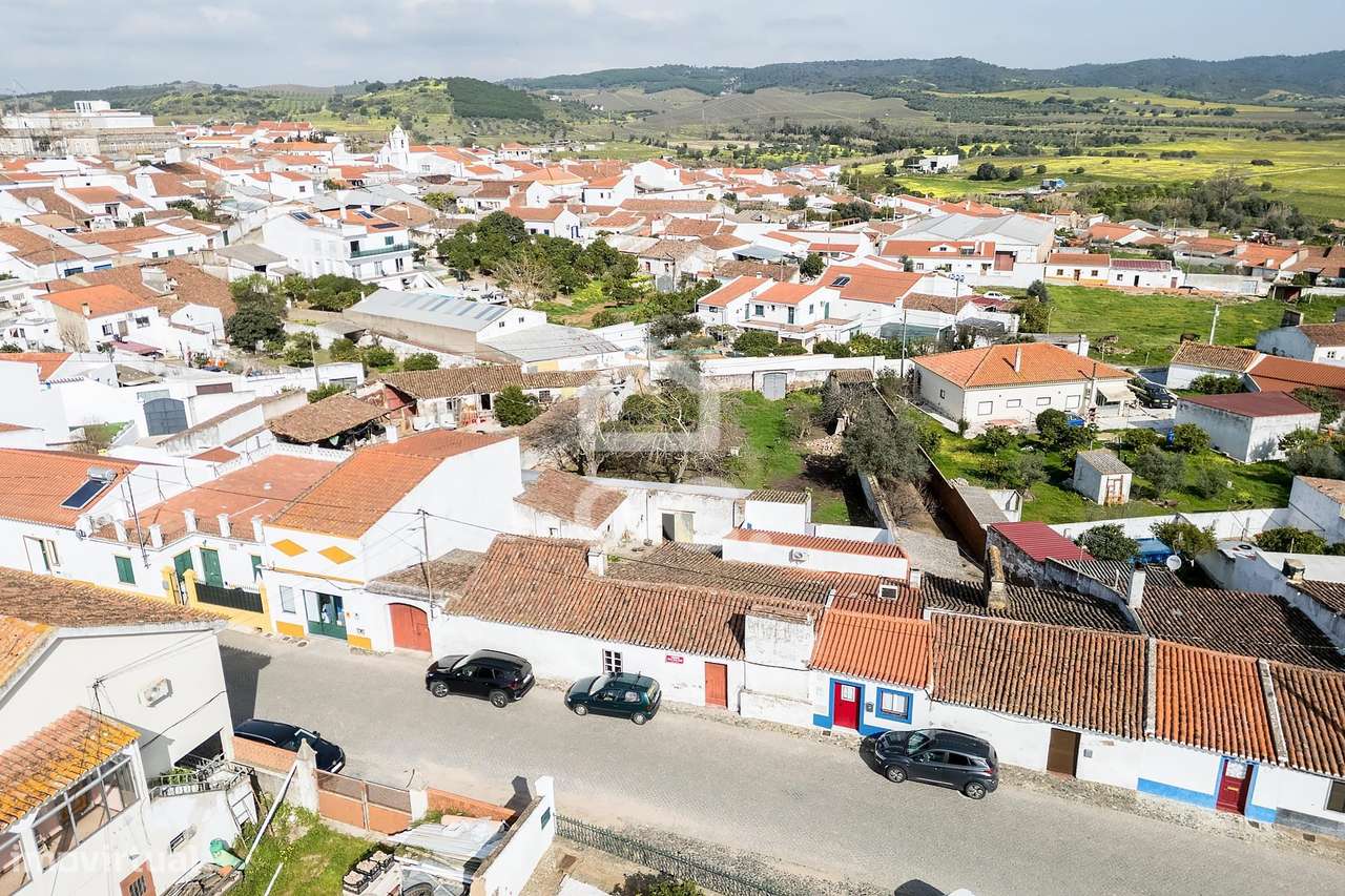 Moradia térrea c/ 311 m² de construção em lote de 1124 m² | Vila de Fr-54
