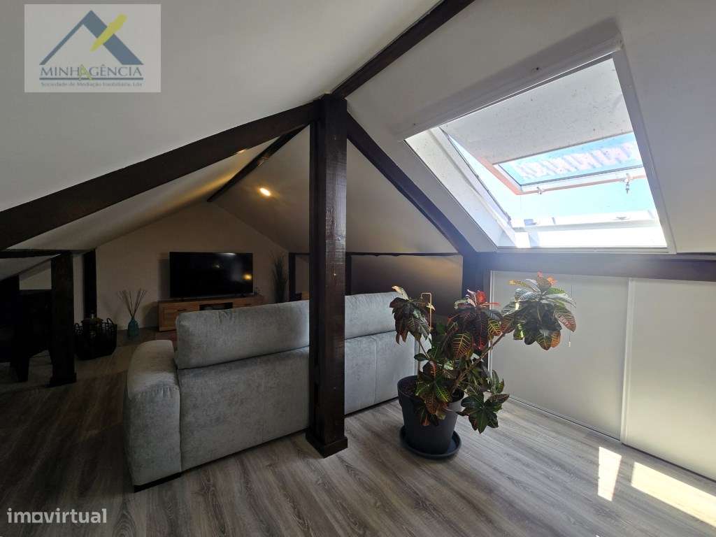 Apartamento T2 Duplex remodelado no Lavradio-12