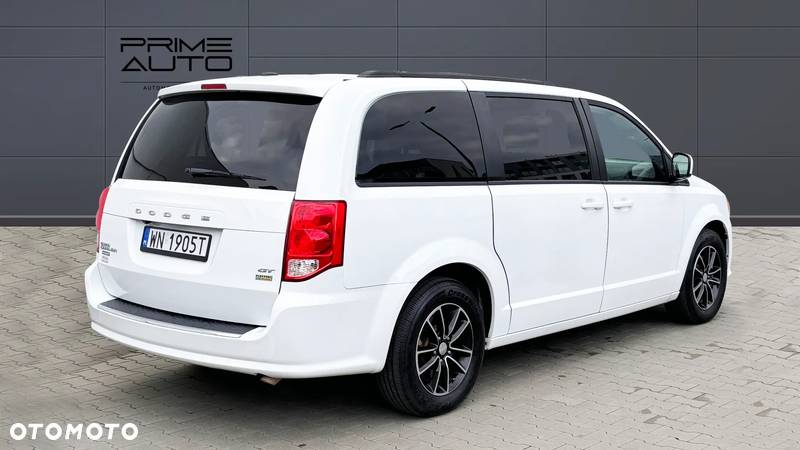 Dodge Grand Caravan - 8