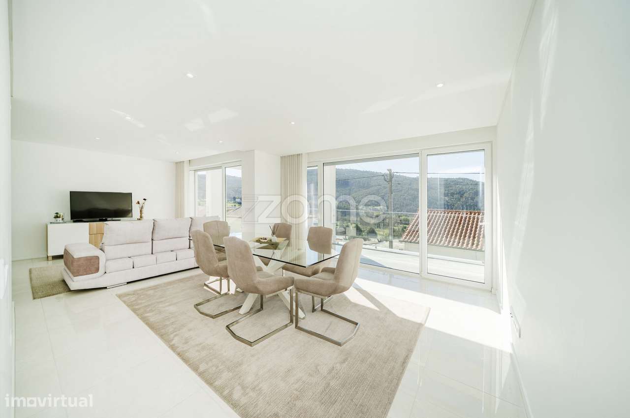 Moradia Individual T3 Com Escritorio Semi Nova Em Nogueira Braga