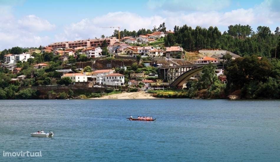 Lote para Construção Moradia 2 Frentes (encosta Rio Douro)