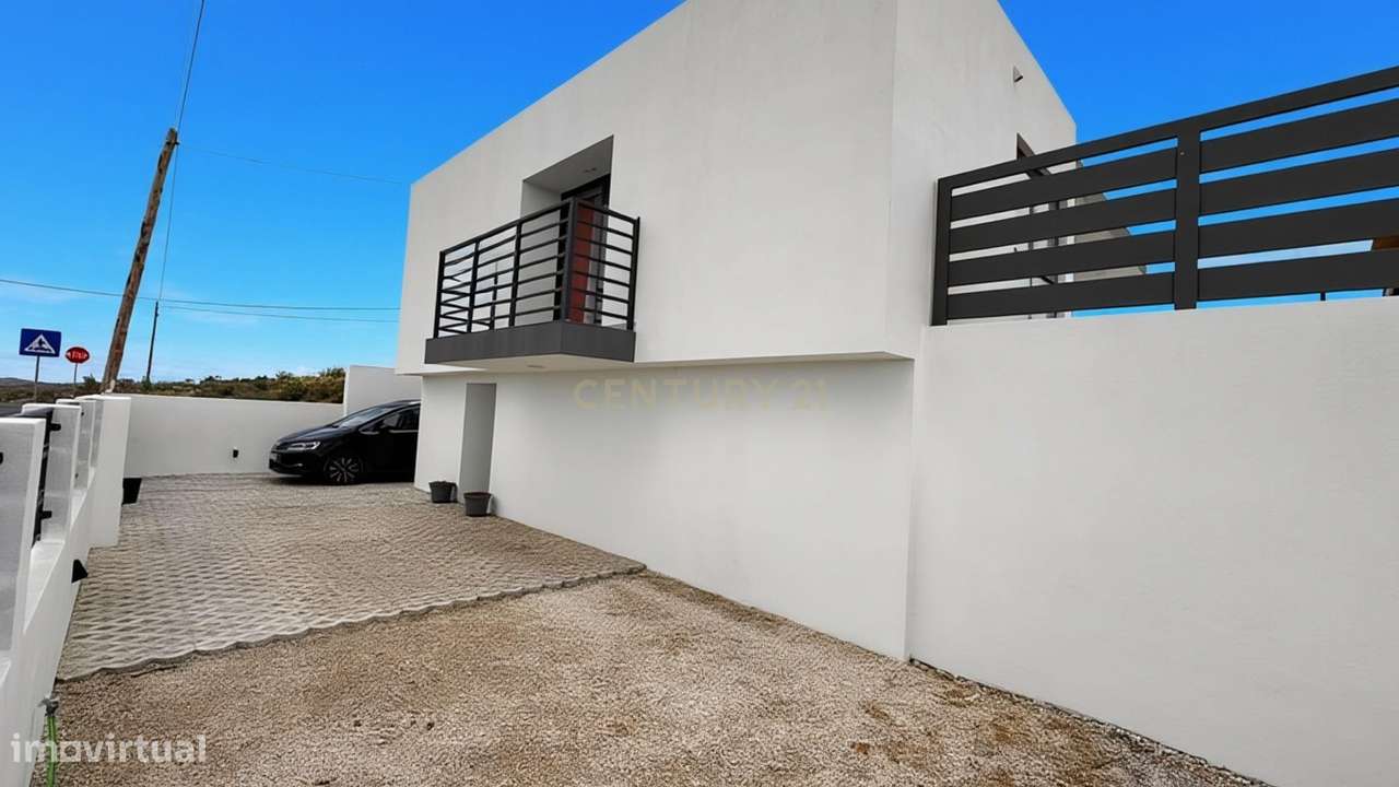 Moradia T3 + 1 com uma vista espetacular em Fonte Santa-35