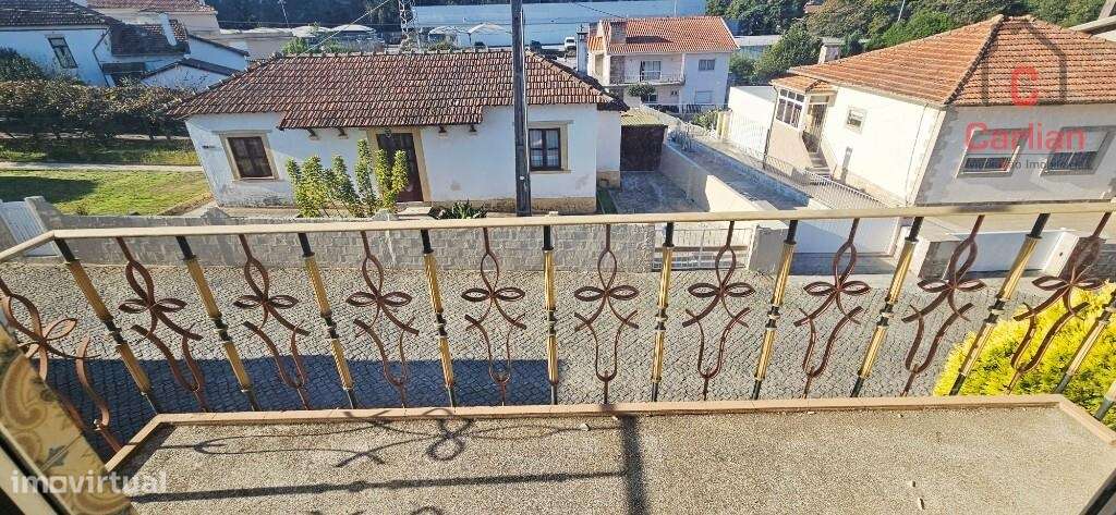 CONJUNTO DE 2 MORADIAS EM GULPILHARES-12