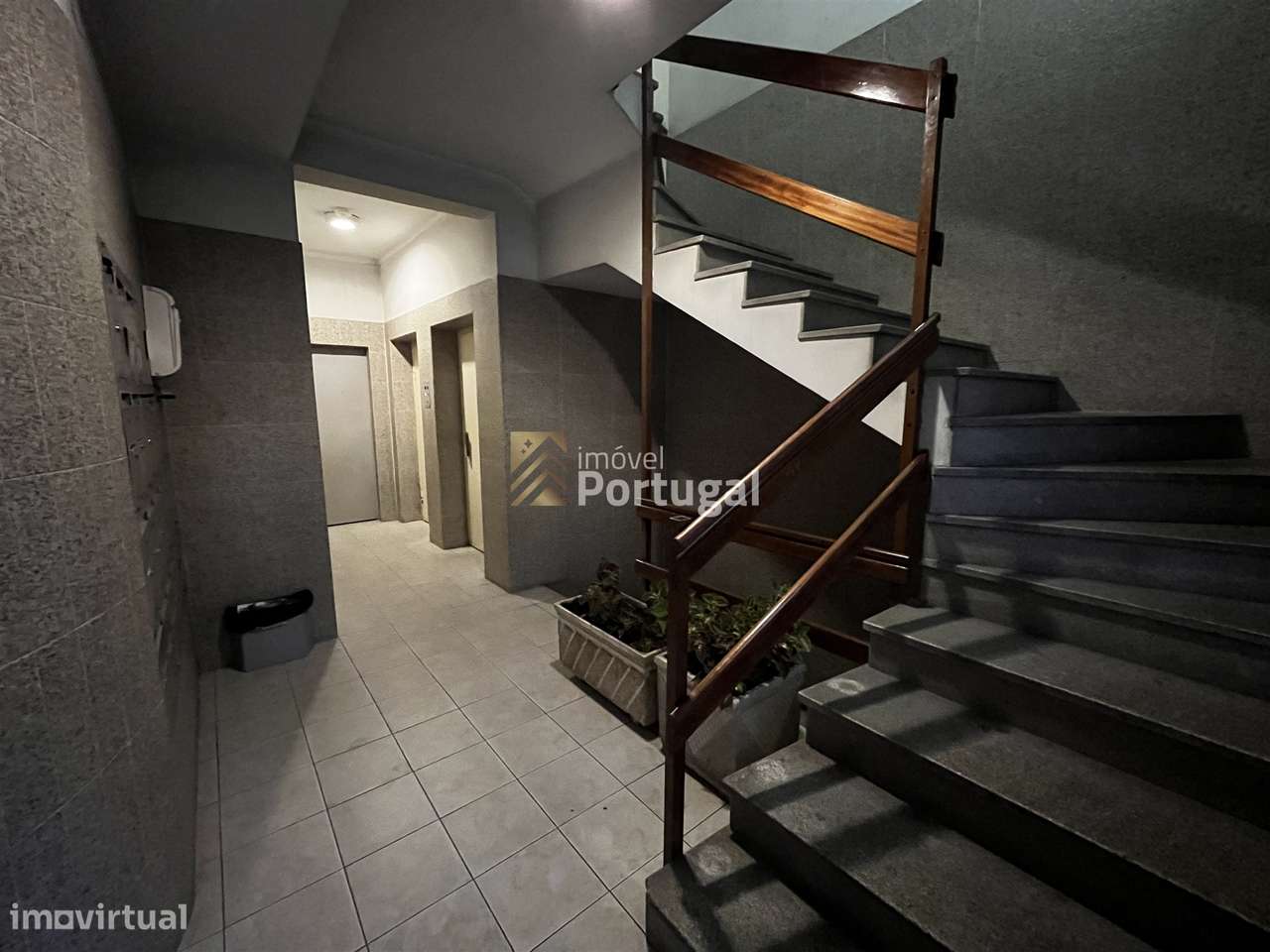 Amplo Ap. T4 Equipado, Prédio com Garagem Box e 2 Elevadores-27