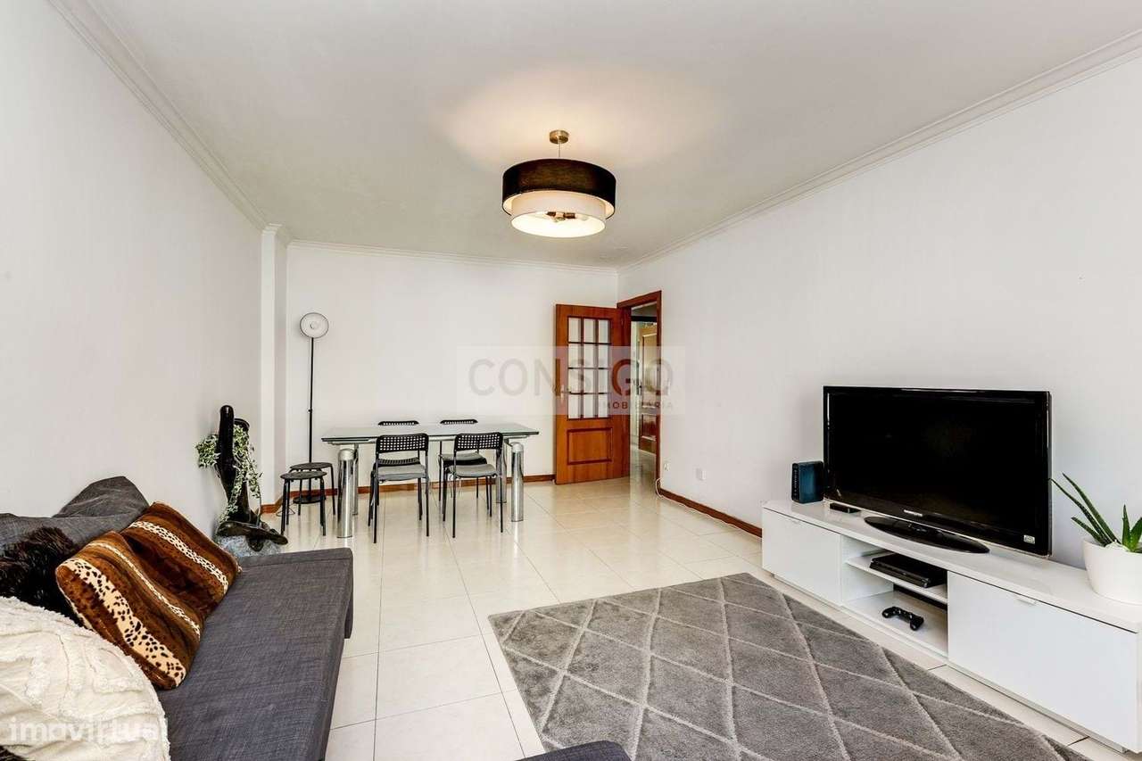 Apartamento T3 com garagem em Rio de Mouro-13
