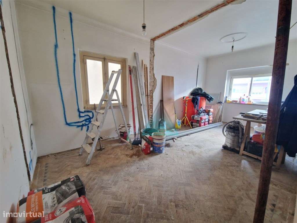 T2 Torre da Marinha * * REMODELADO * * BOAS ÁREAS - Grande imagem: 3/8