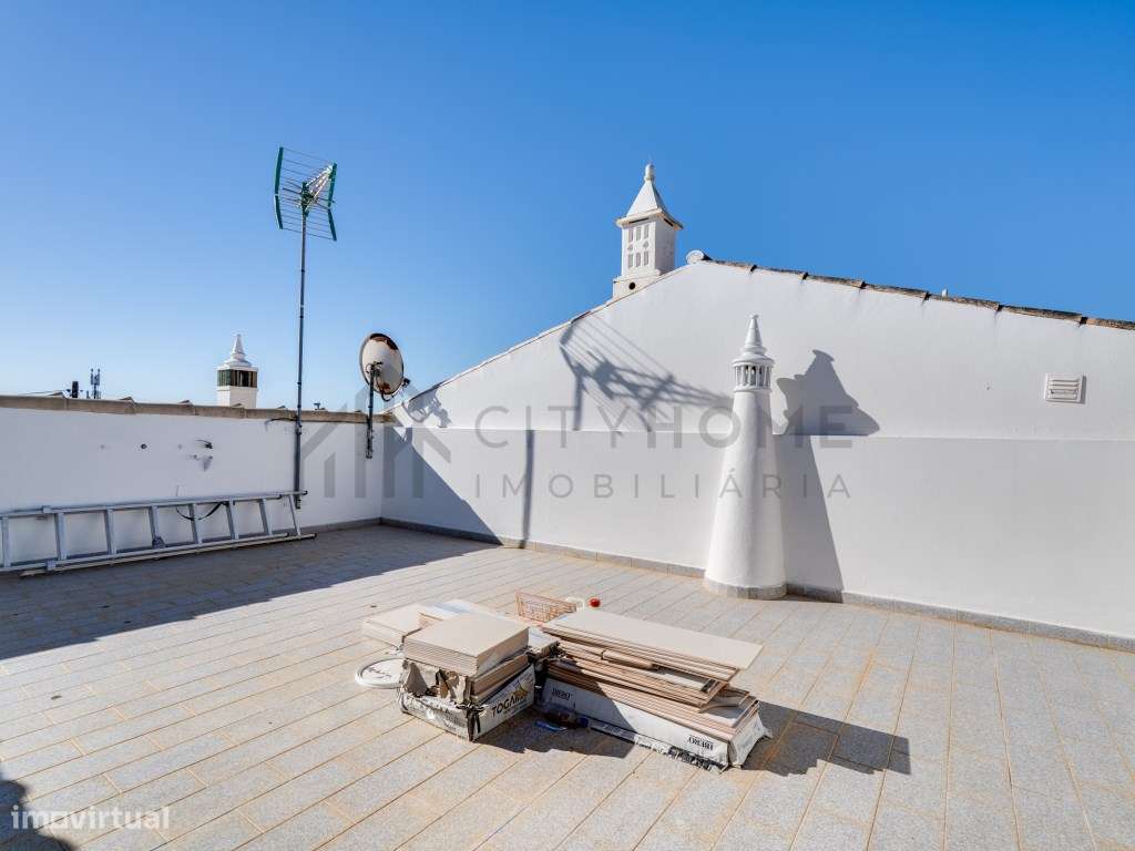 Moradia T3 com piscina e garagem em Lagoa-40