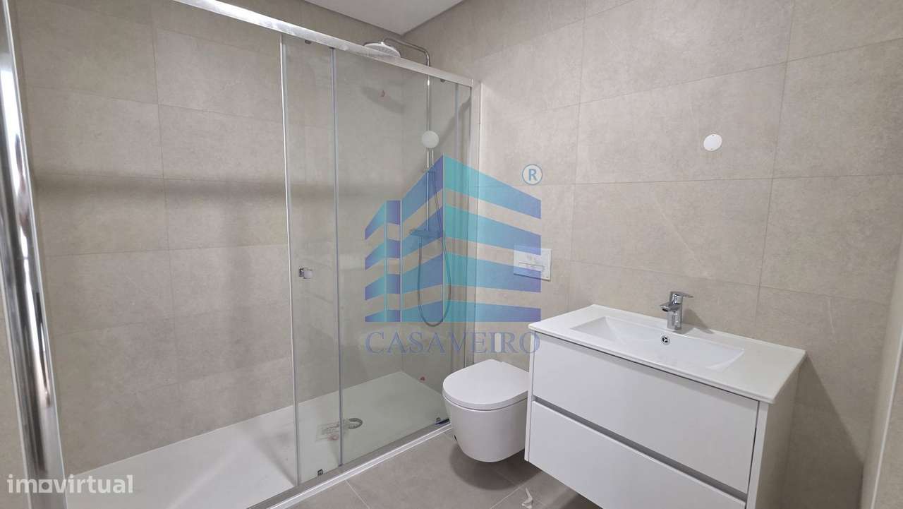Apartamento T2  com varanda no centro de Esgueira-11