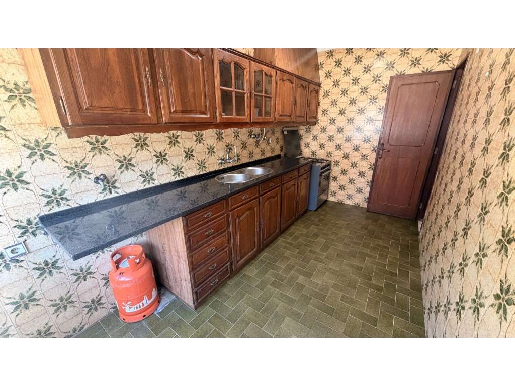 Apartamento T2 em Rio de Mouro com bom estado de conservação e exce...-0
