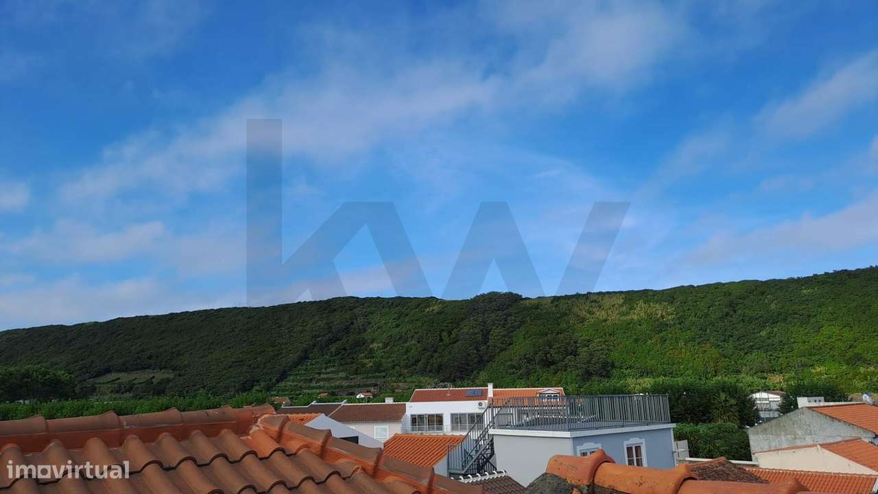 Moradia T2 por reabilitar a 50m da praia - Praia da Vitória - Grande imagem: 5/7