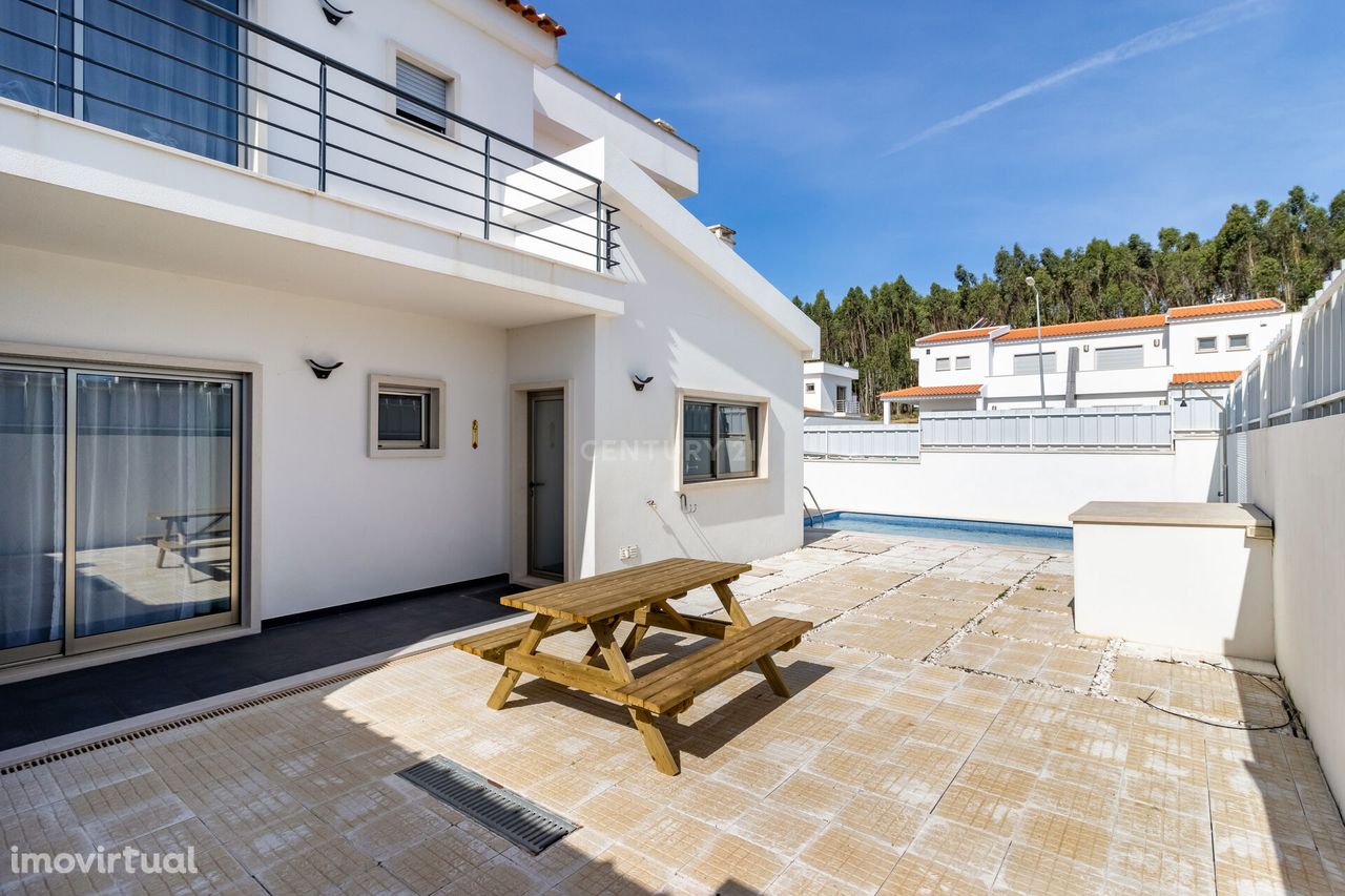 Moradia com 4 quartos e piscina perto da Nazaré