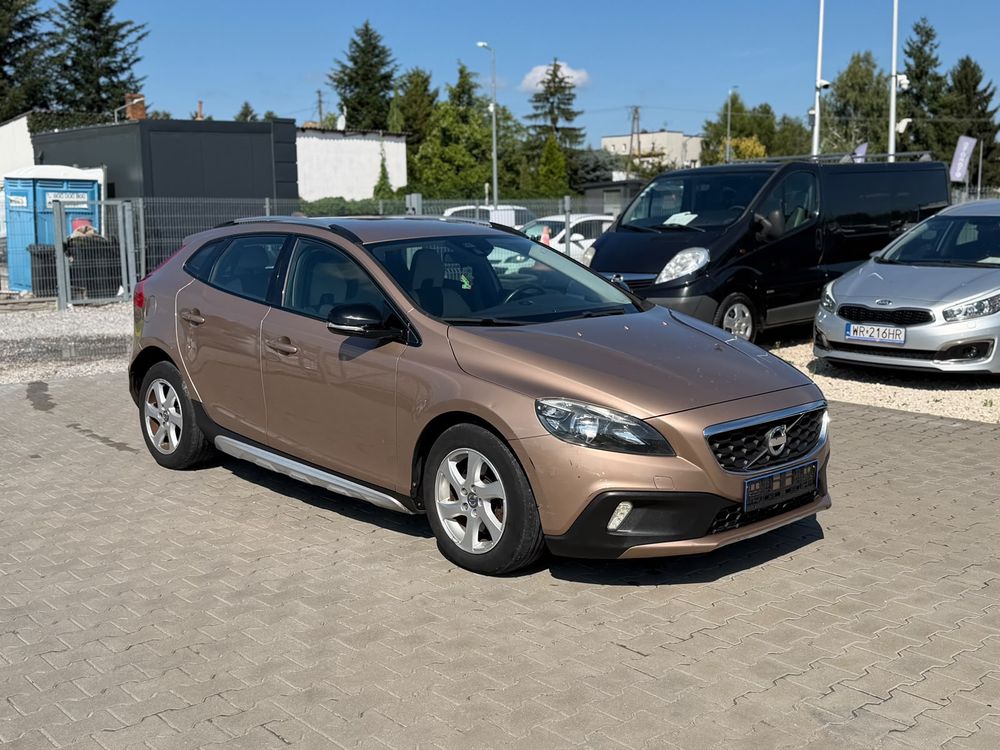 Volvo V40 II (2012-) D2 R Design 2013