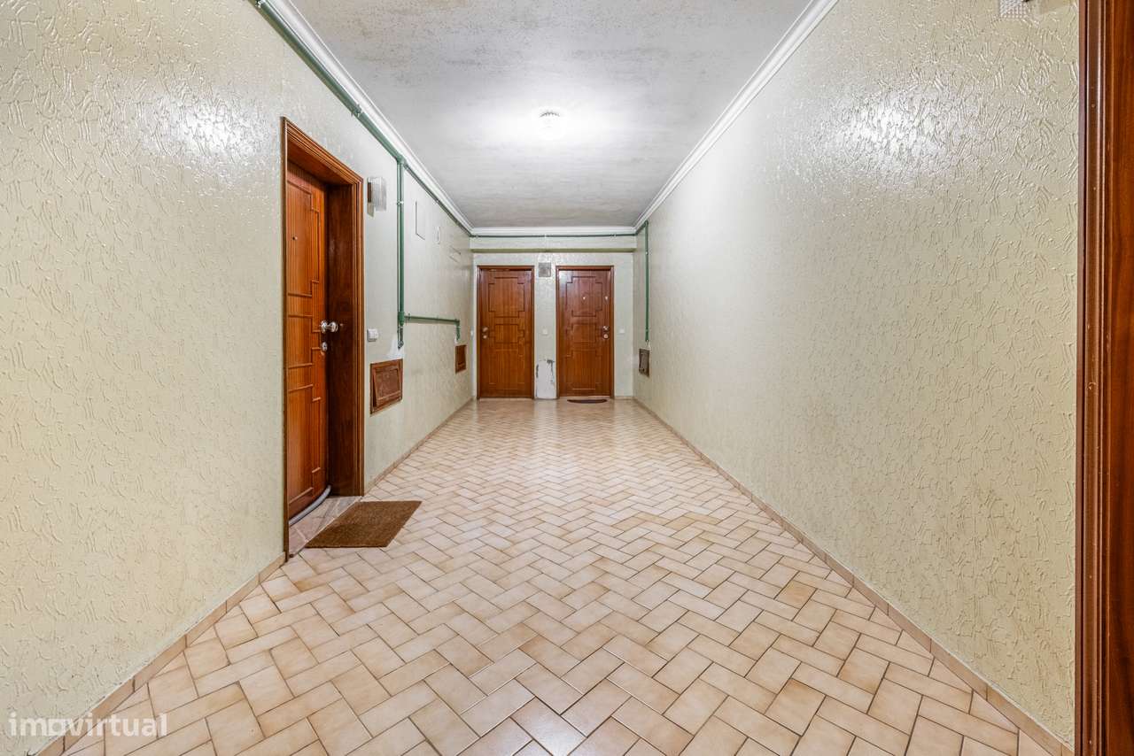 Apartamento T3 renovado no centro de Braga-18