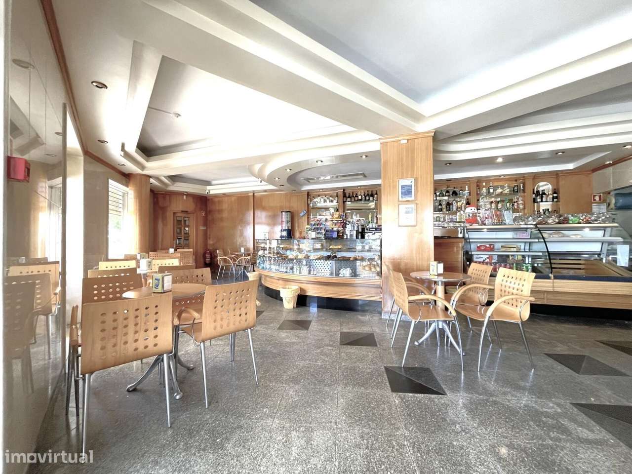 Loja com Café/Pastelaria em Funcionamento junto ao Pingo Doce — Quinta-6
